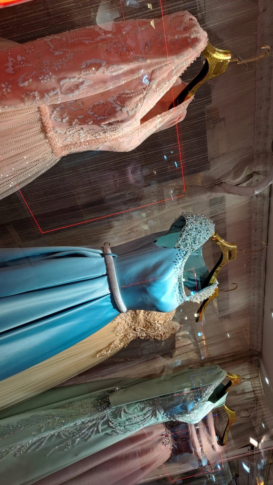 استخدام کارمند فروش در مزون سُرنه در اصفهان